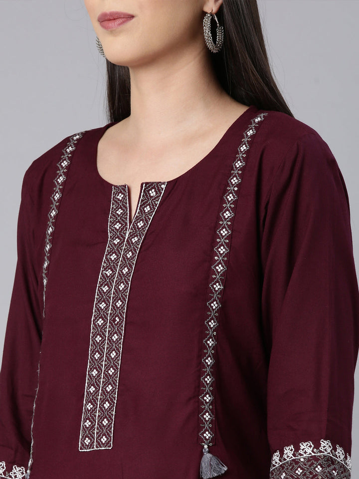 Neerus Maroon rayon solid straight kurta - detail view 2