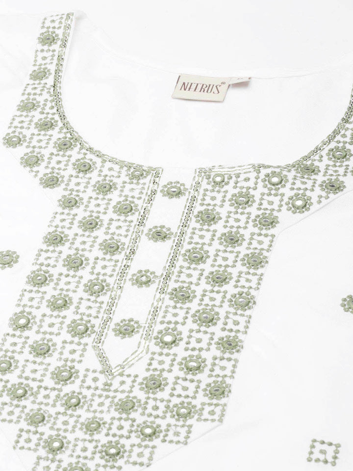 Neerus Green rayon solid straight kurta - detail view 1