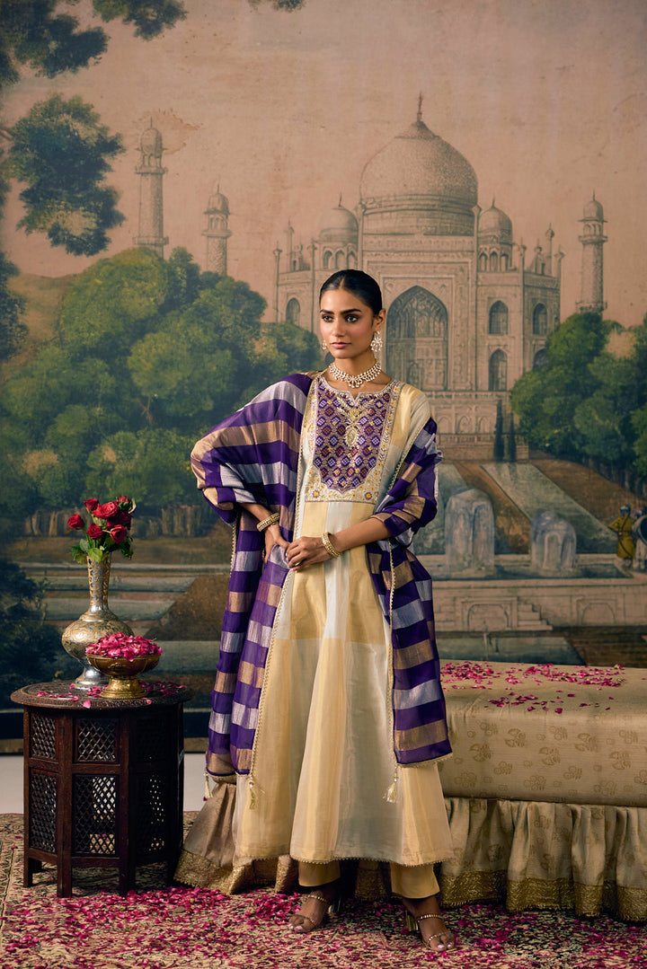 Purple Tissue Solid With Patola Printed Three Piece Set