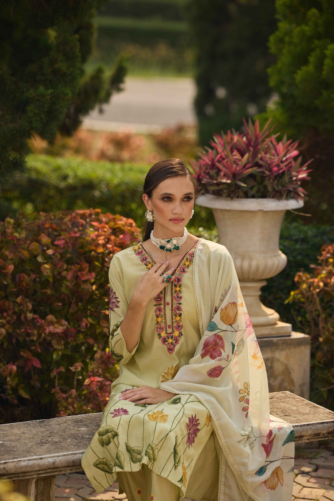 Neerus Green satin printed suit set - detail view 1