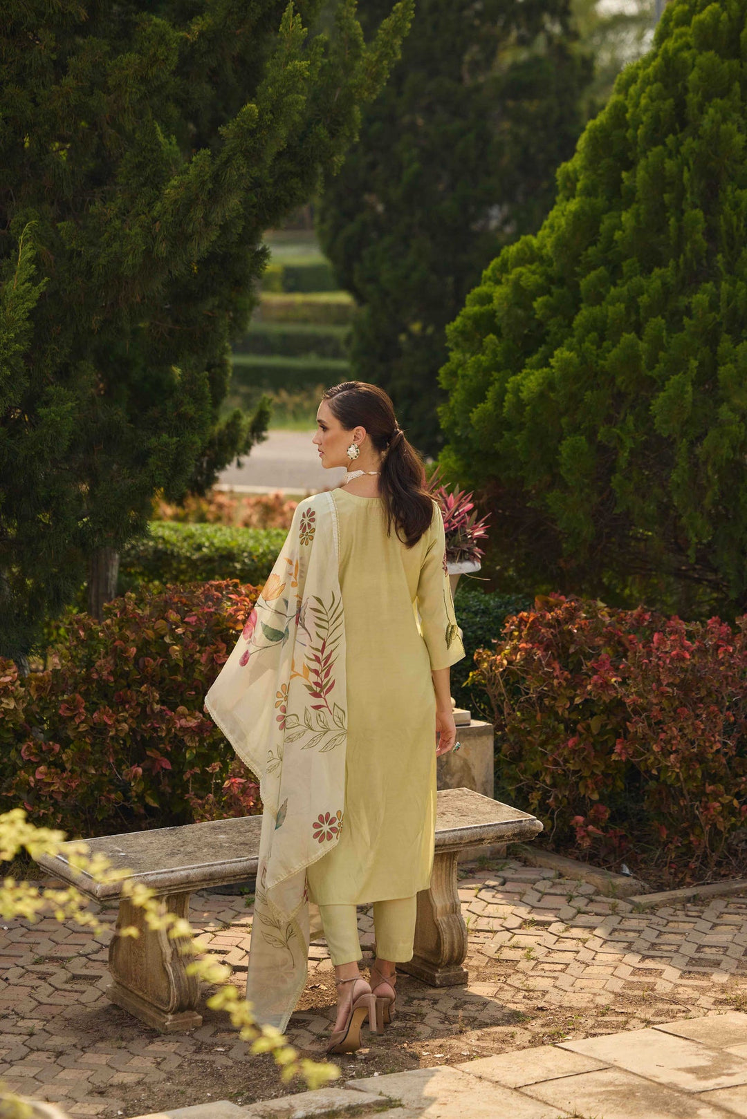 Neerus Green satin printed suit set - detail view 2