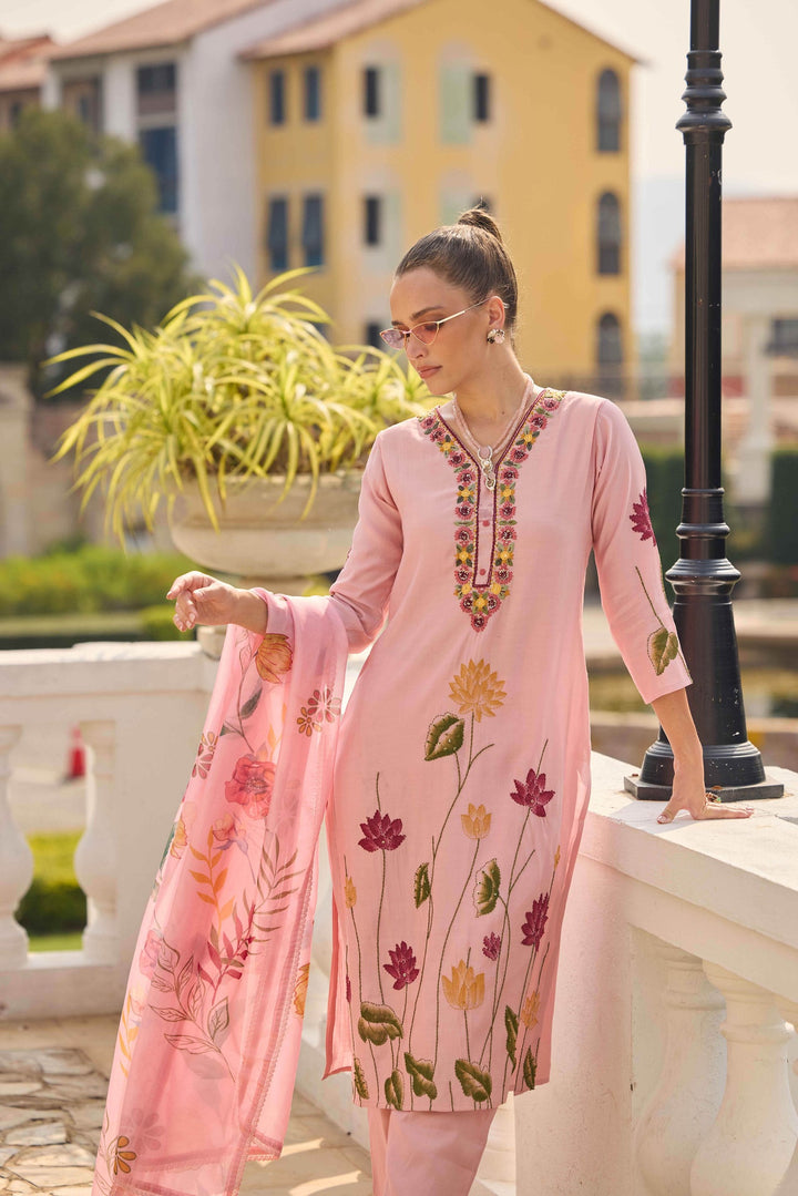 Neerus Pink satin printed suit set - detail view 1