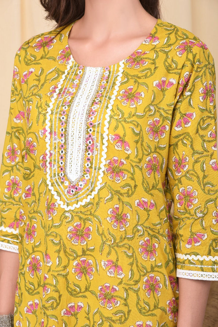 Neerus Yellow cotton kurta set with dupatta - detail view 2
