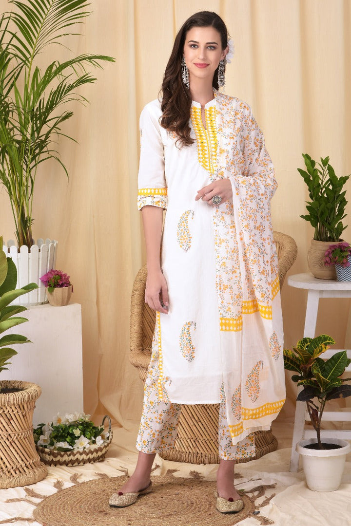 Neerus White cotton solid suit set - front view