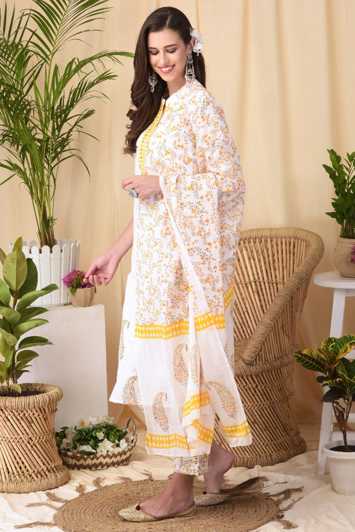 Neerus White cotton solid suit set - back view
