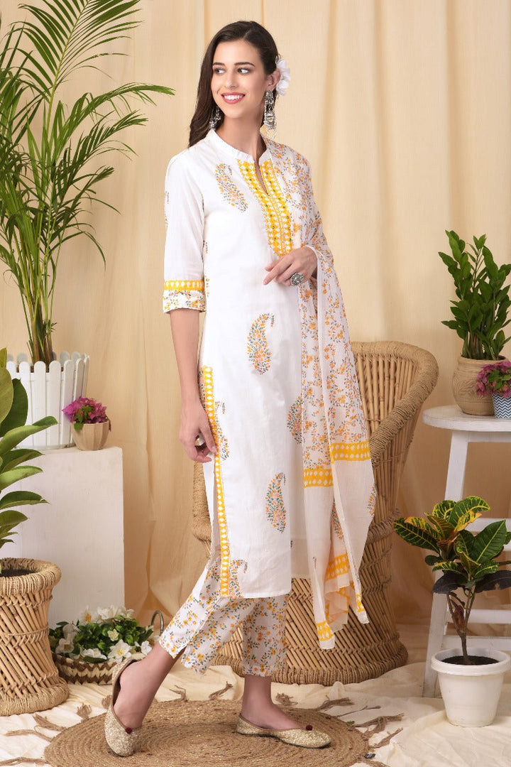 Neerus White cotton solid suit set - side view