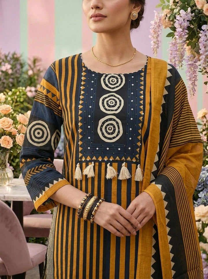 Neerus Yellow cotton printed suit set - detail view 2