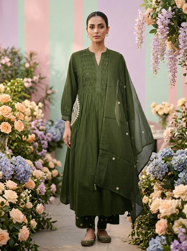 Neerus Green cotton solid suit set - front view