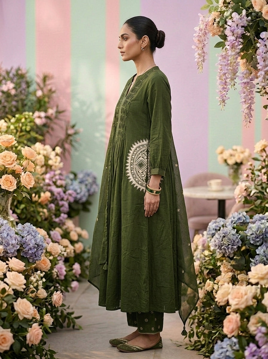 Neerus Green cotton solid suit set - side view
