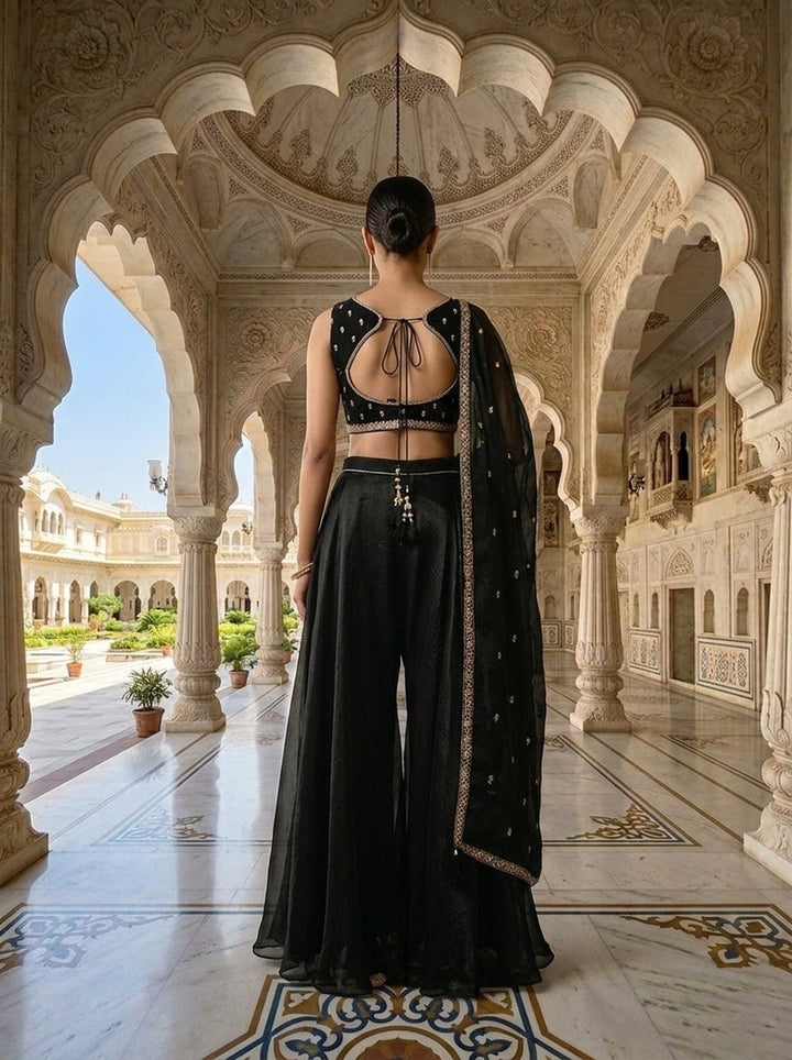 Neerus Black cotton embellished suit set - side view