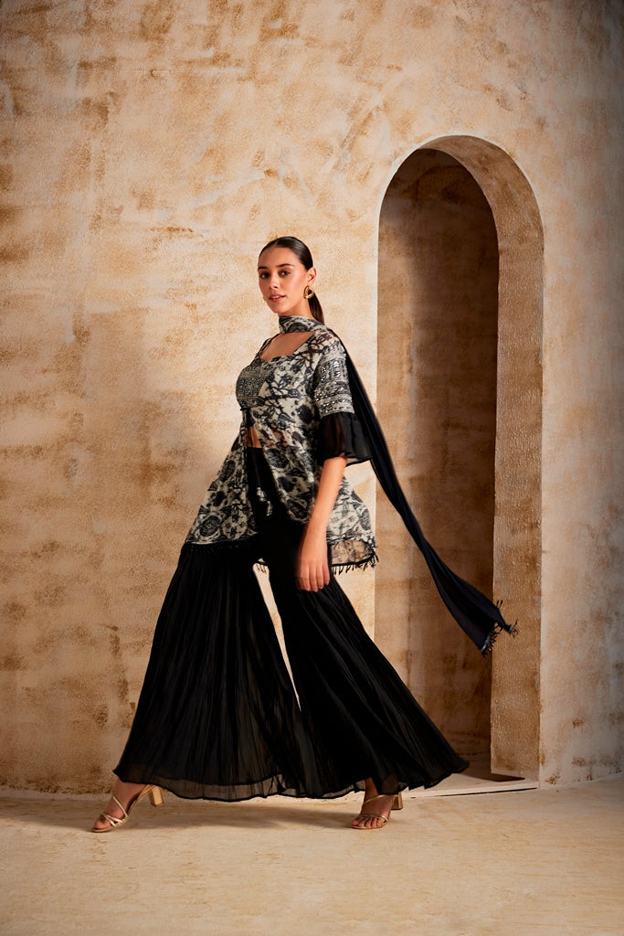 Neerus Black cotton printed straight suit set - side view